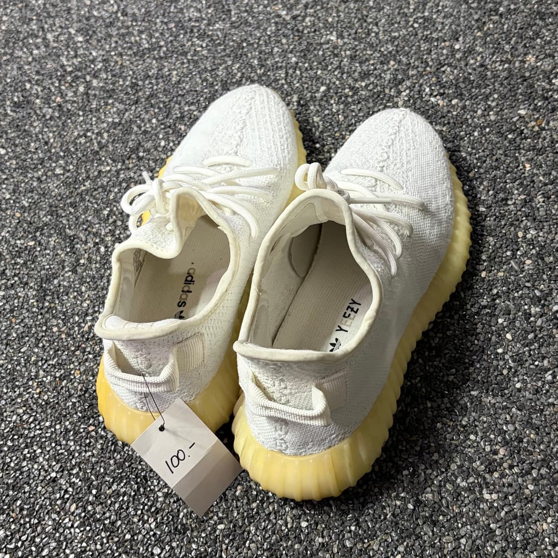 아디다스 이지 부스트 350 V2 스니커즈 B3853 상품이미지4