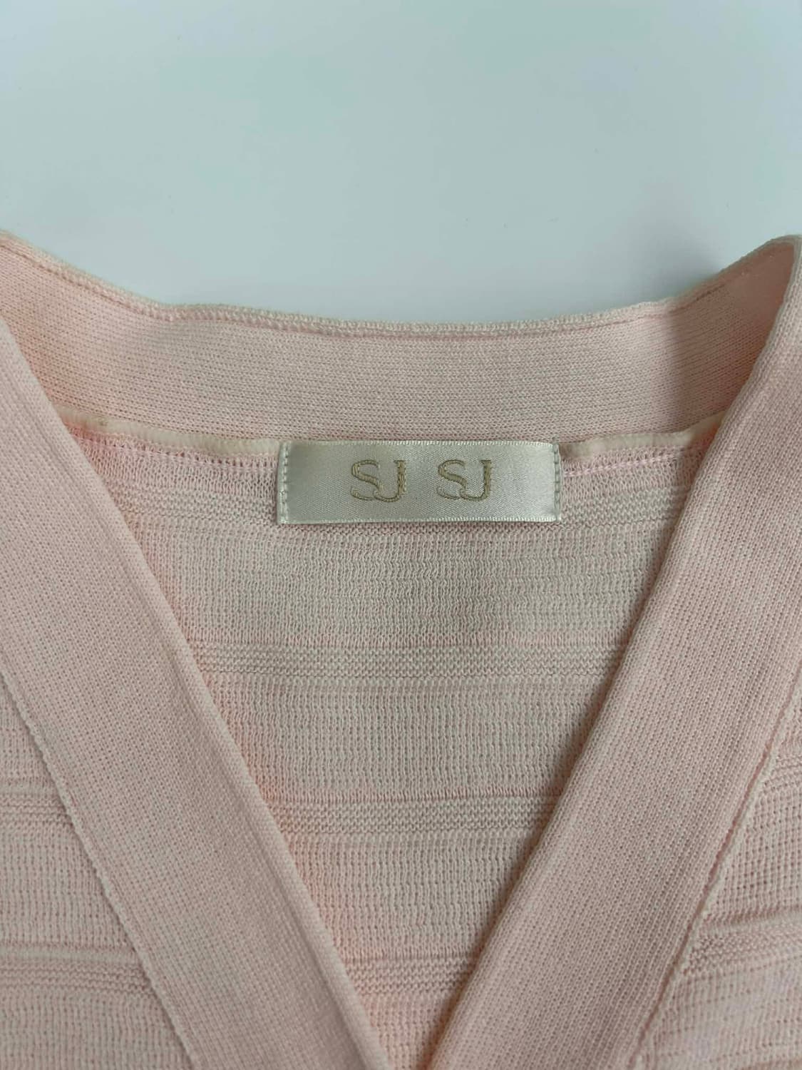 [90] SJSJ 24년 신형 한섬 센존 로고 니트 숏 슬리브 가디건 상품이미지4
