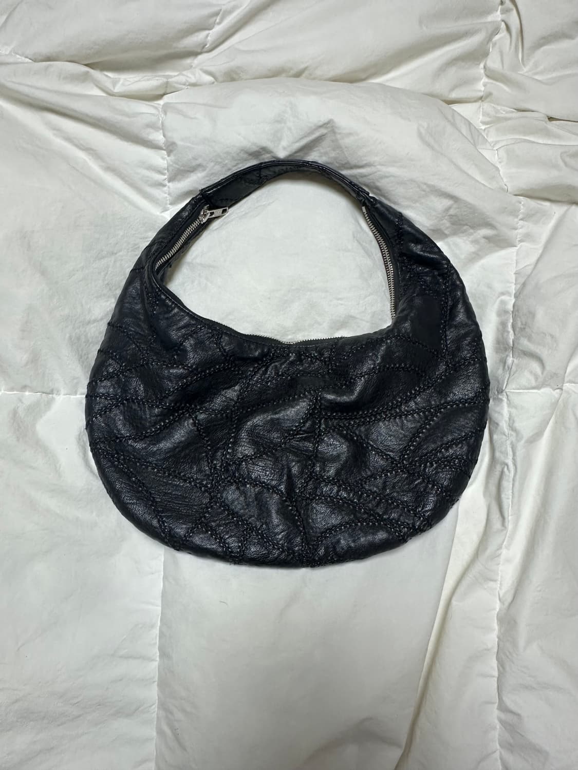 레귤러 호보백 블랙 상품이미지1