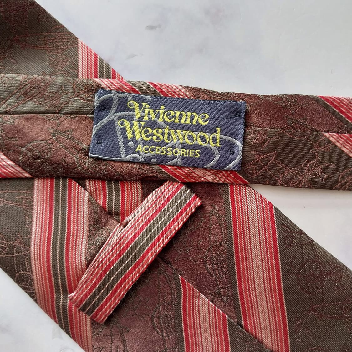 비비안웨스트우드 실크 자카드 로고 넥타이 8.9cm A+등급 K1863
 상품이미지10