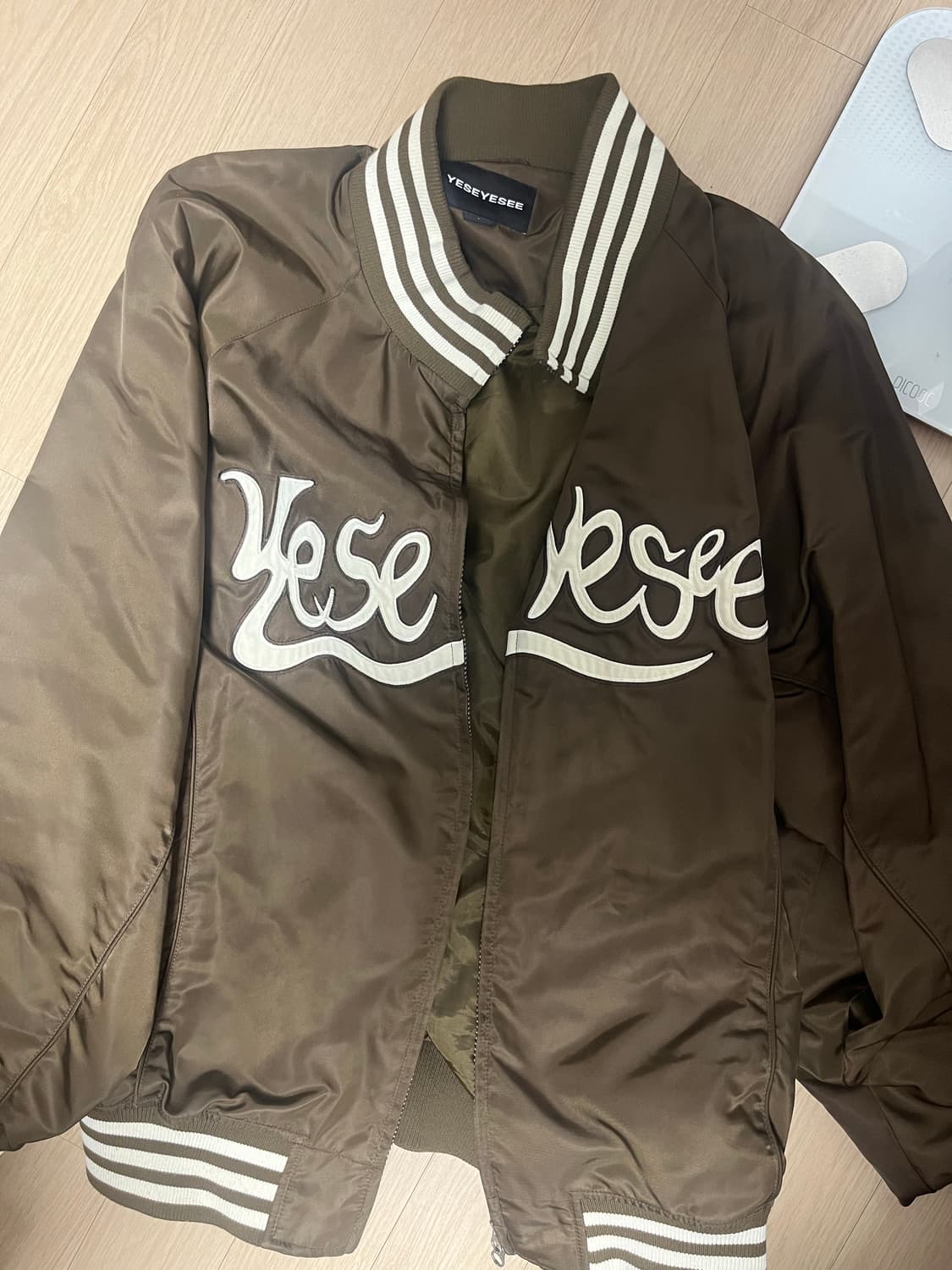 예스아이씨 바시티 스타디움 브라운  상품이미지1