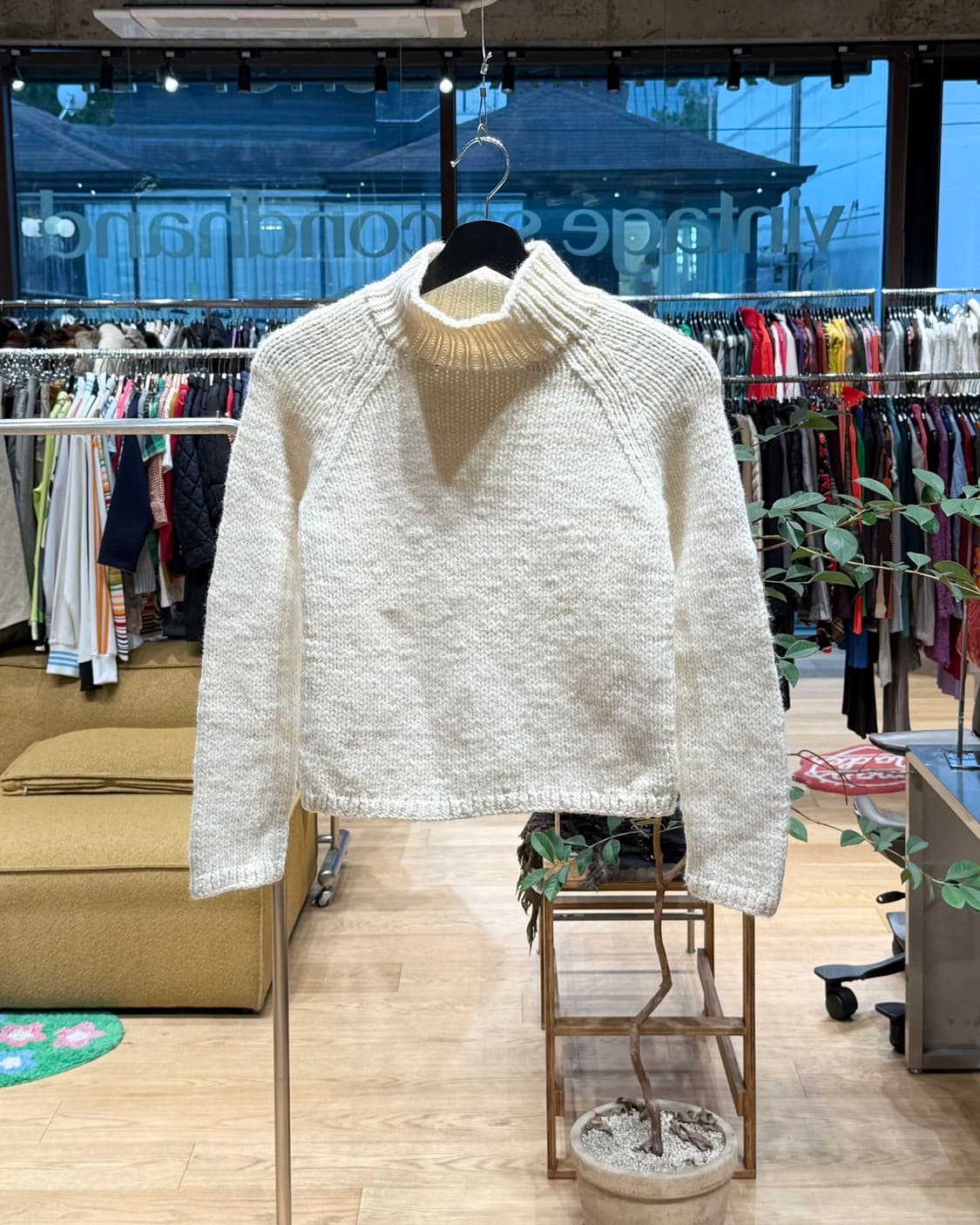 버버리 블루라벨 아이보리 하이넥 니트  상품이미지1