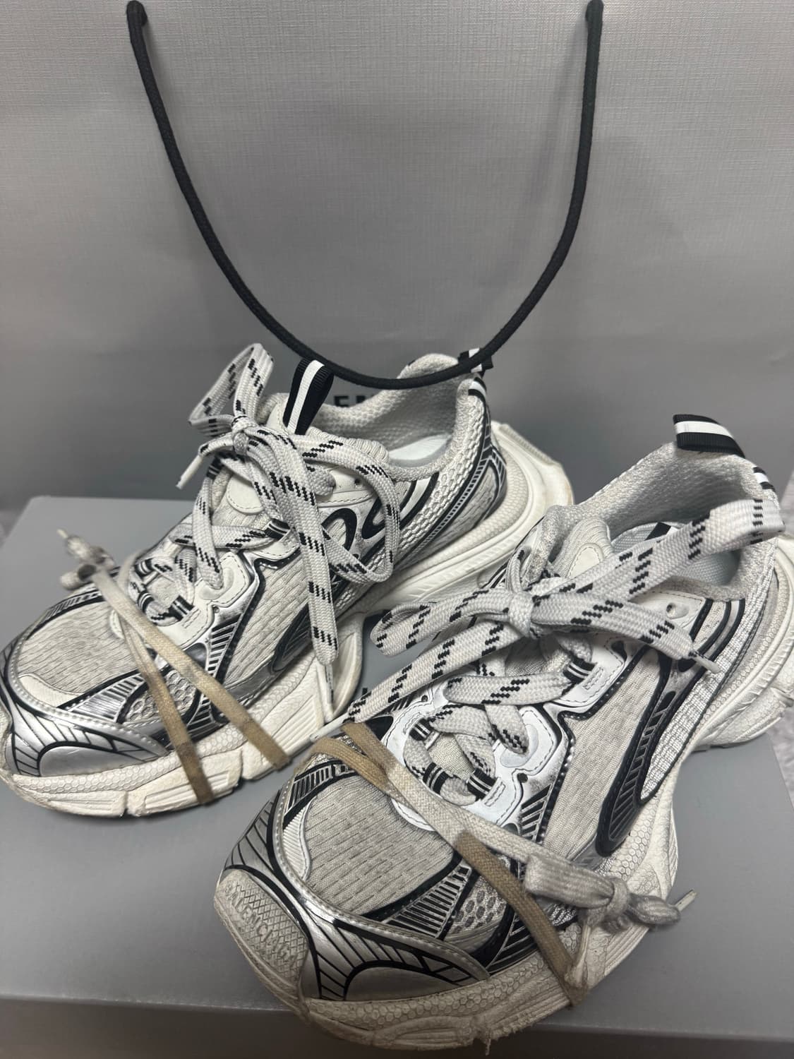 발렌시아가 3xl 스니커즈 화이트 41사이즈 백화점판 상품이미지1