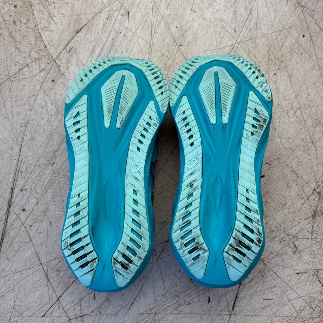 아식스 노바블라스트5 280사이즈 상품이미지5