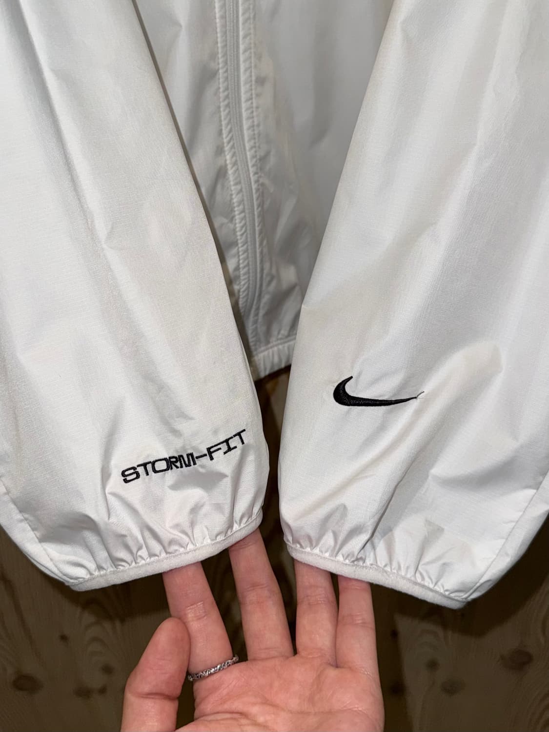 나이키 트랙 클럽 스톰핏 러닝 자켓 상품이미지2