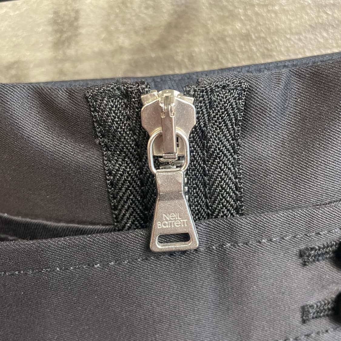 닐 바렛 랩 실루엣 프론트 집 스커트 상품이미지8