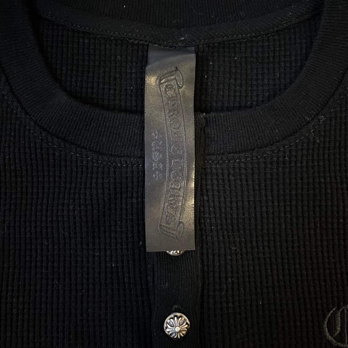 [M] 크롬하츠 크로스볼 와플 헨리넥 반팔 티셔츠 블랙 상품이미지4