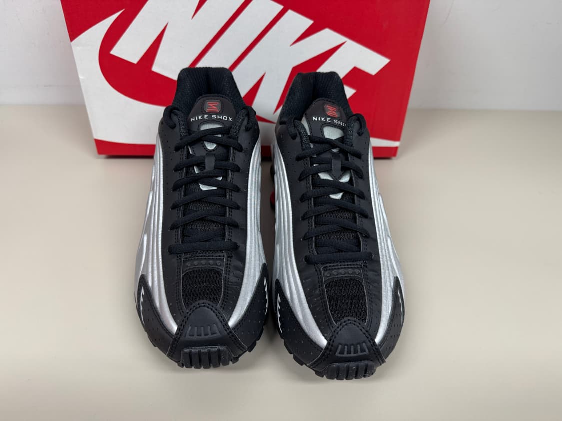 [245,255]나이키 우먼스 샥스 R4 블랙 메탈릭 실버 신품 상품이미지2