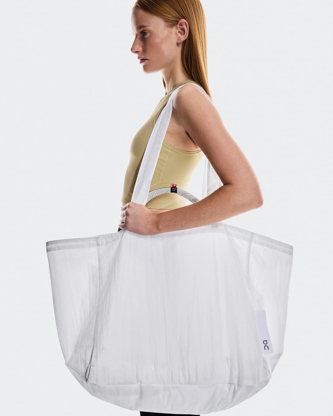 온 러닝 on running 카고팩 오버사이즈 토트백 화이트 상품이미지3