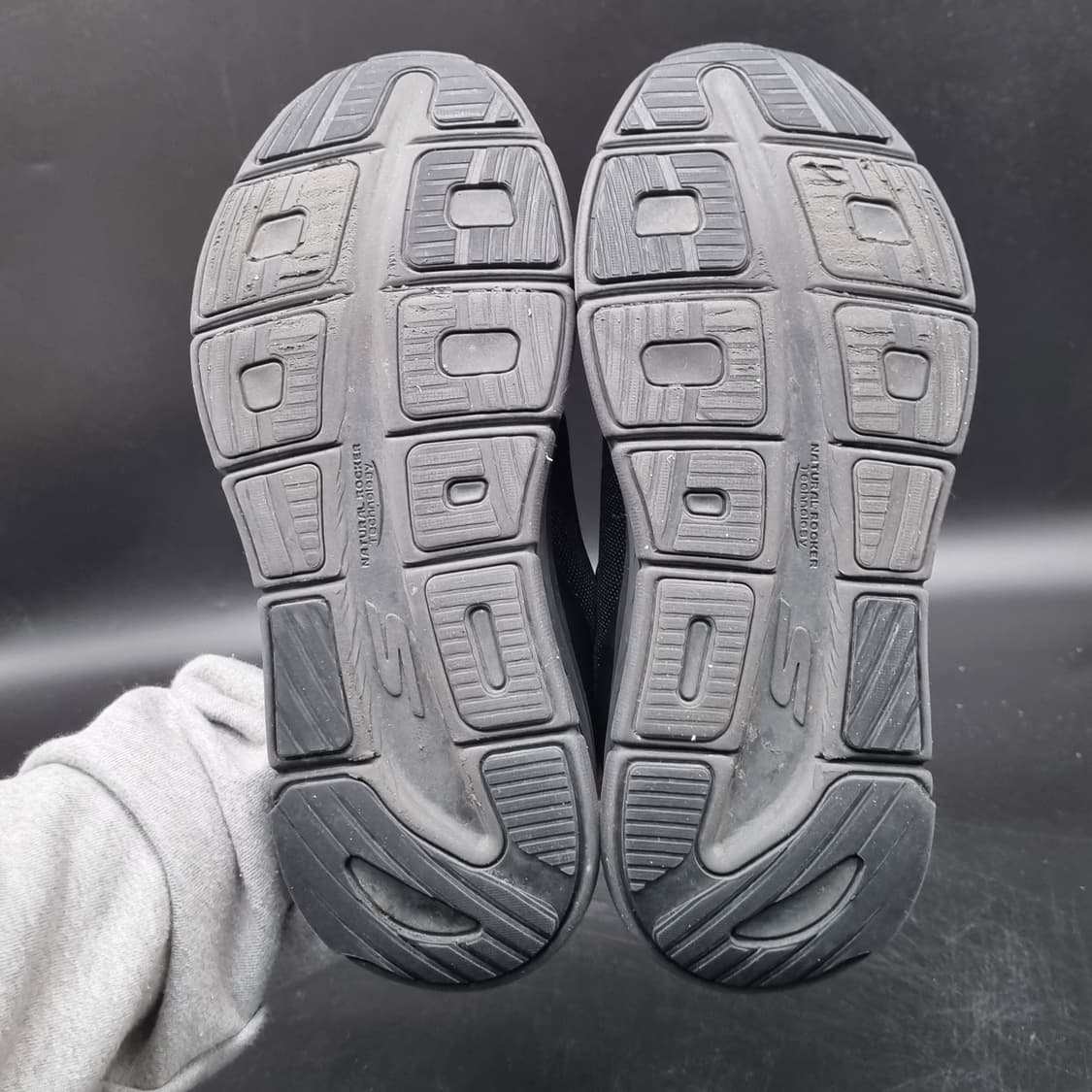 스케쳐스 맥스 쿠셔닝 올블랙 운동화270 상품이미지3