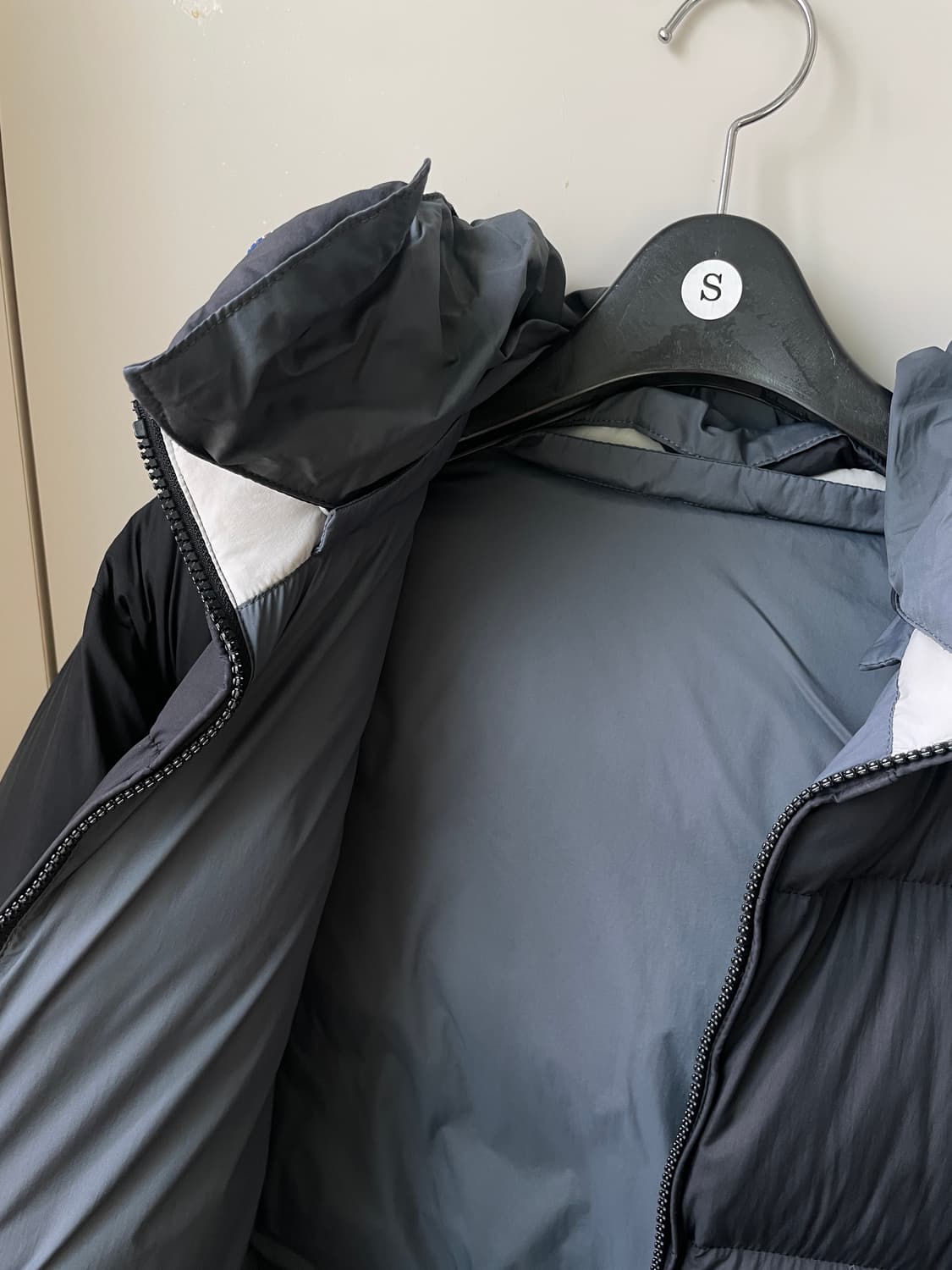 유니클로 x jw앤더슨 리버시블 다운패딩 s 상품이미지4