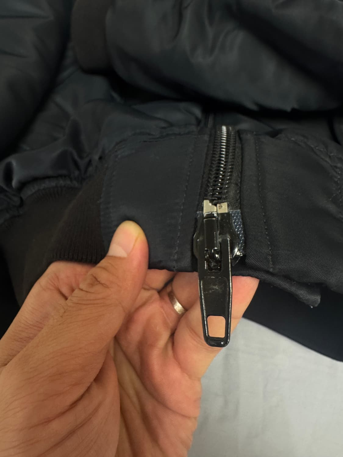 [54] 발렌시아가 17시즌 봄버 블랙 (로고X) 상품이미지10