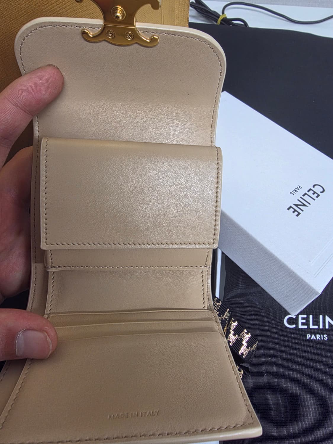 셀린느 트리옹프 반지갑 상품이미지6