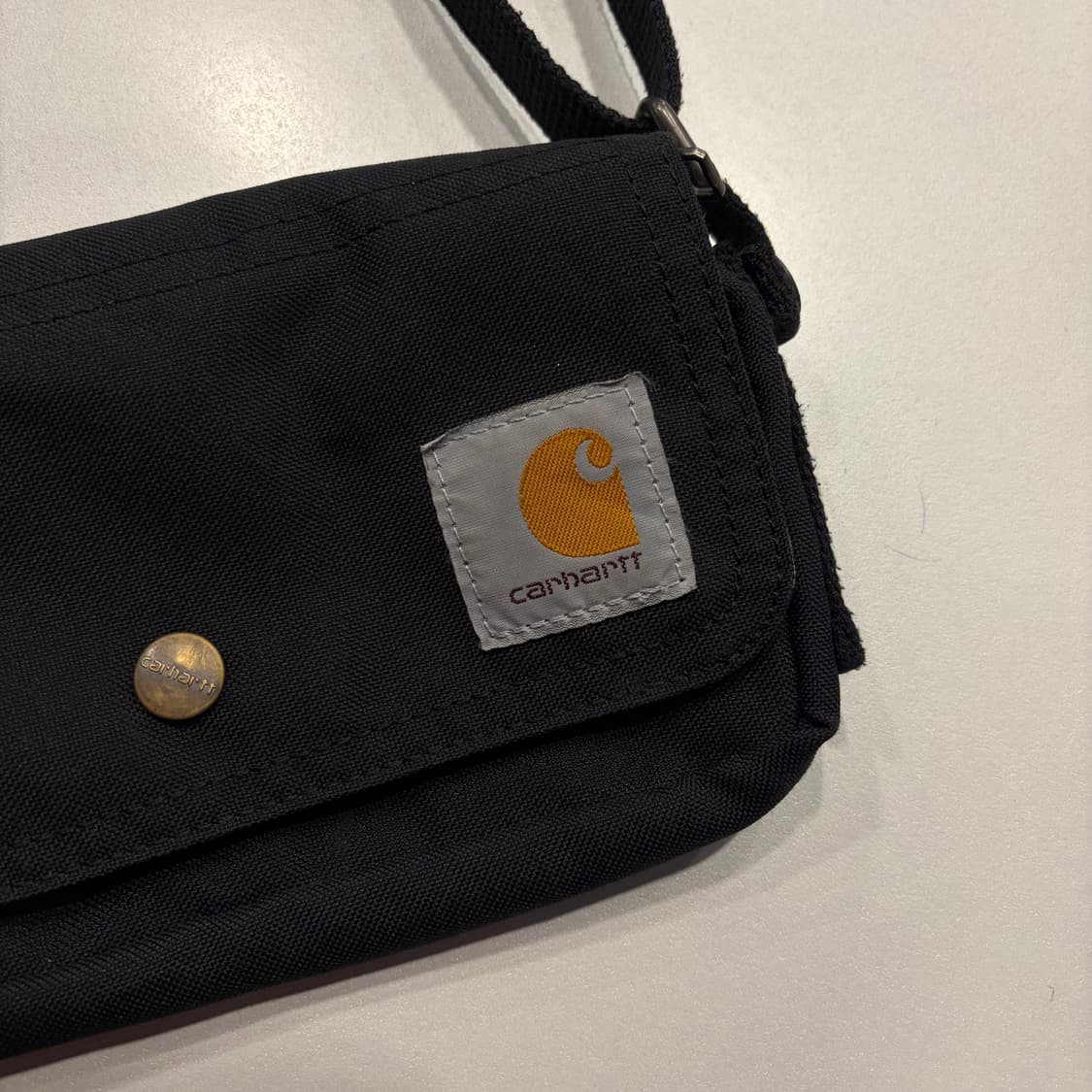 칼하트 블랙 미니 메신저백 상품이미지4