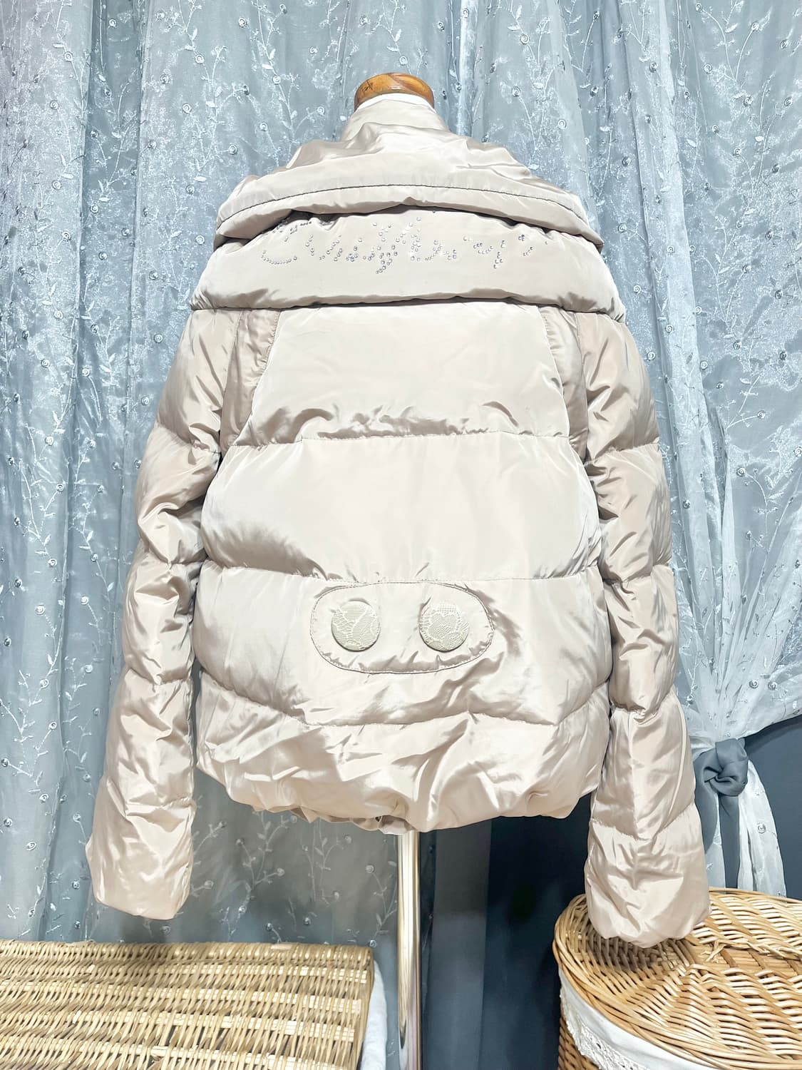 ((조건부덤)) 러블리한 오리털패딩 m사이즈/프릴장식/상태최상 상품이미지3