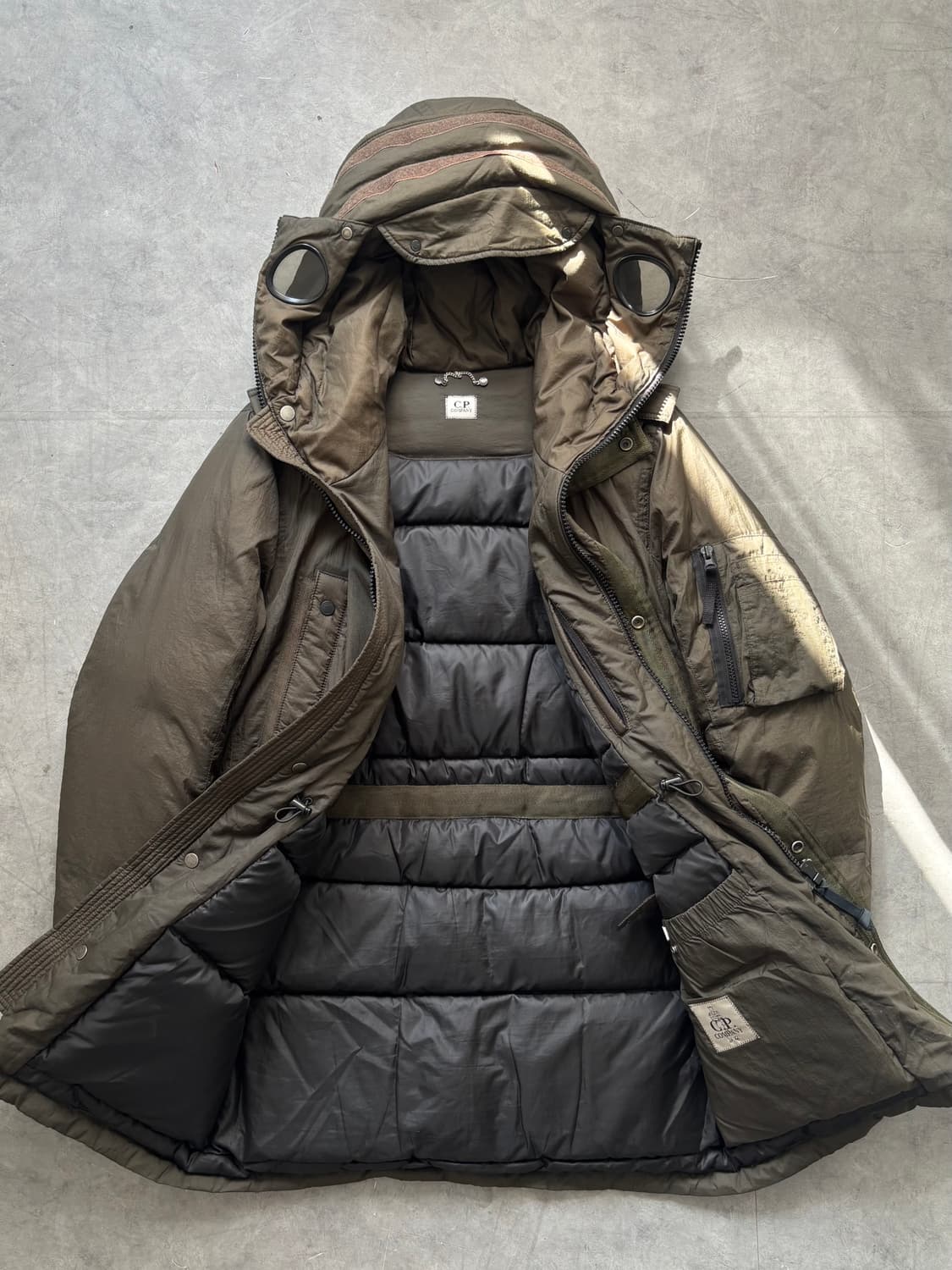 C.P. Company CP 컴퍼니 카키브라운 고글 다운 패딩 상품이미지9