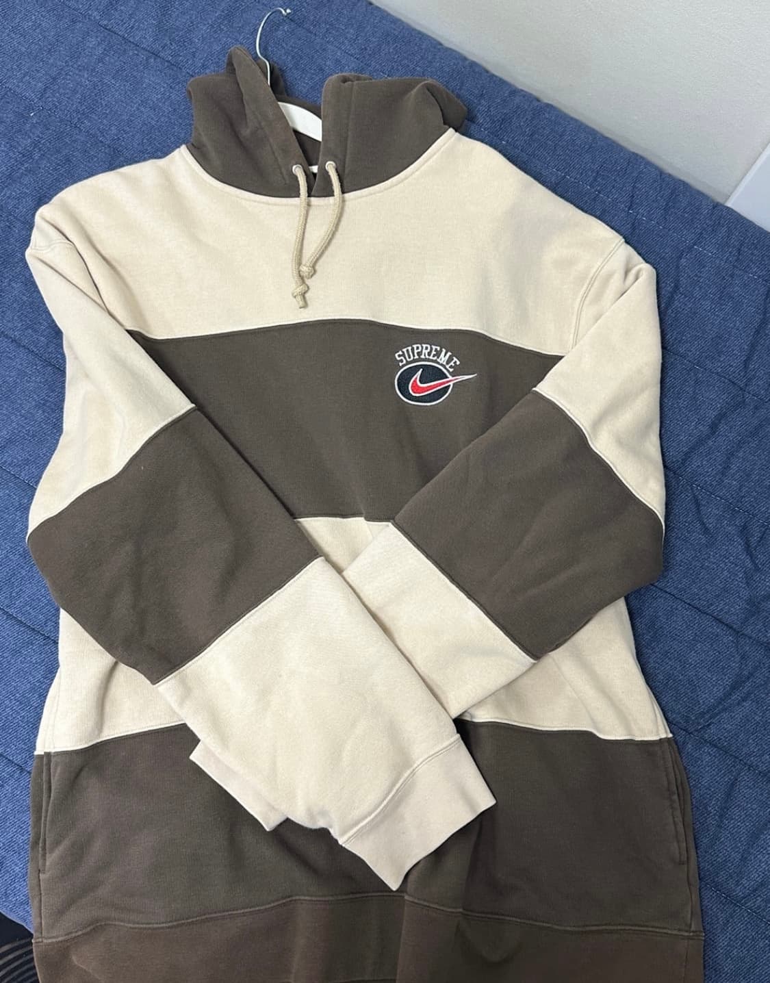 슈프림 x 나이키 스트라이프후드 탄 19ss 상품이미지2