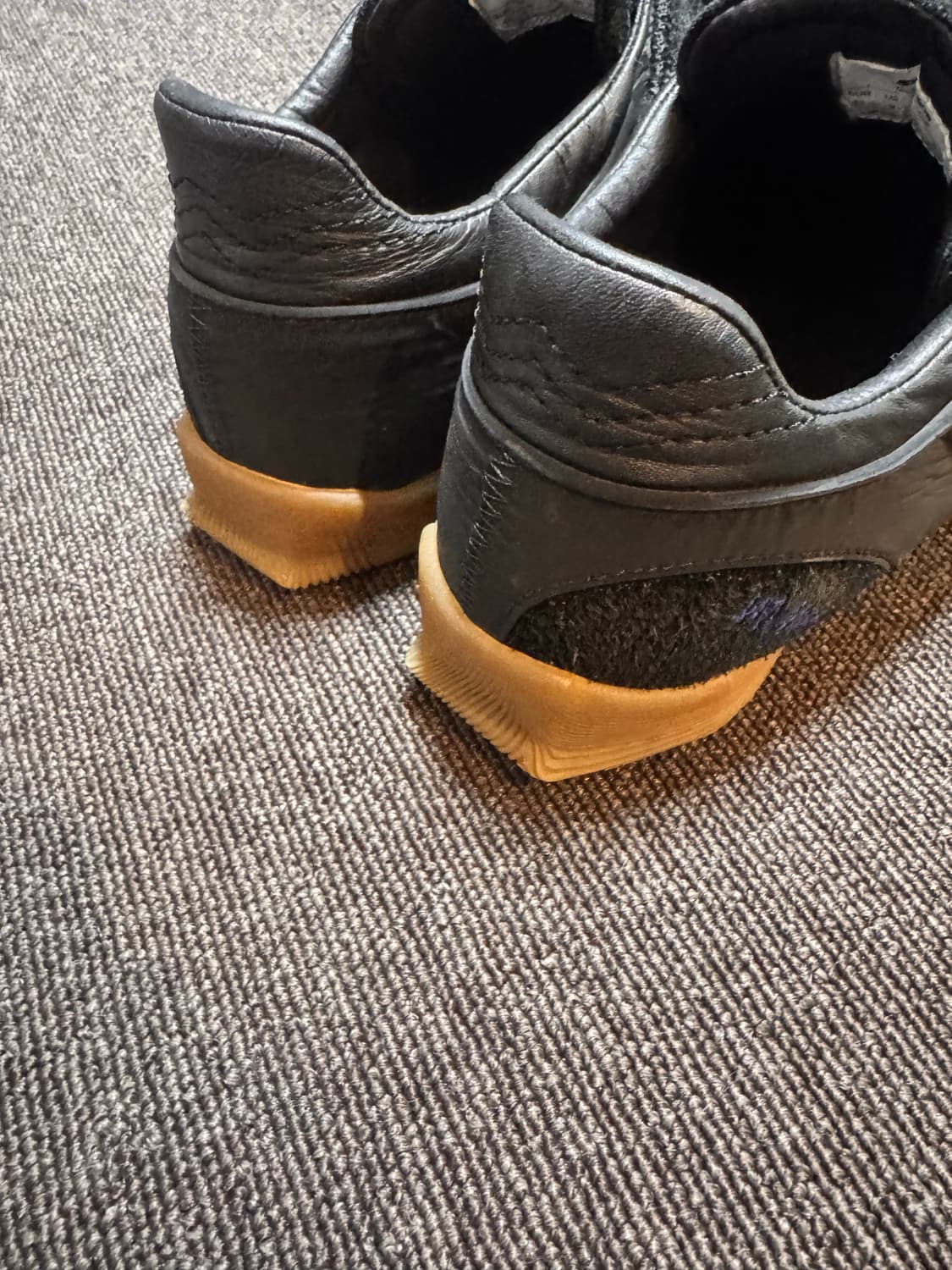 아더에러 스키드 블랙 270 상품이미지2