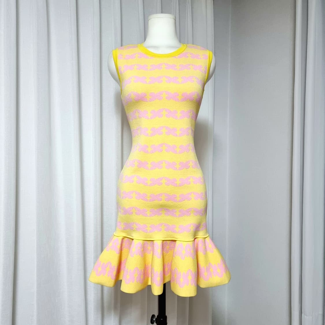 럭키슈에뜨 슬리브리스 니트 원피스 (55) 택O새상품/ 36만8천 상품이미지1