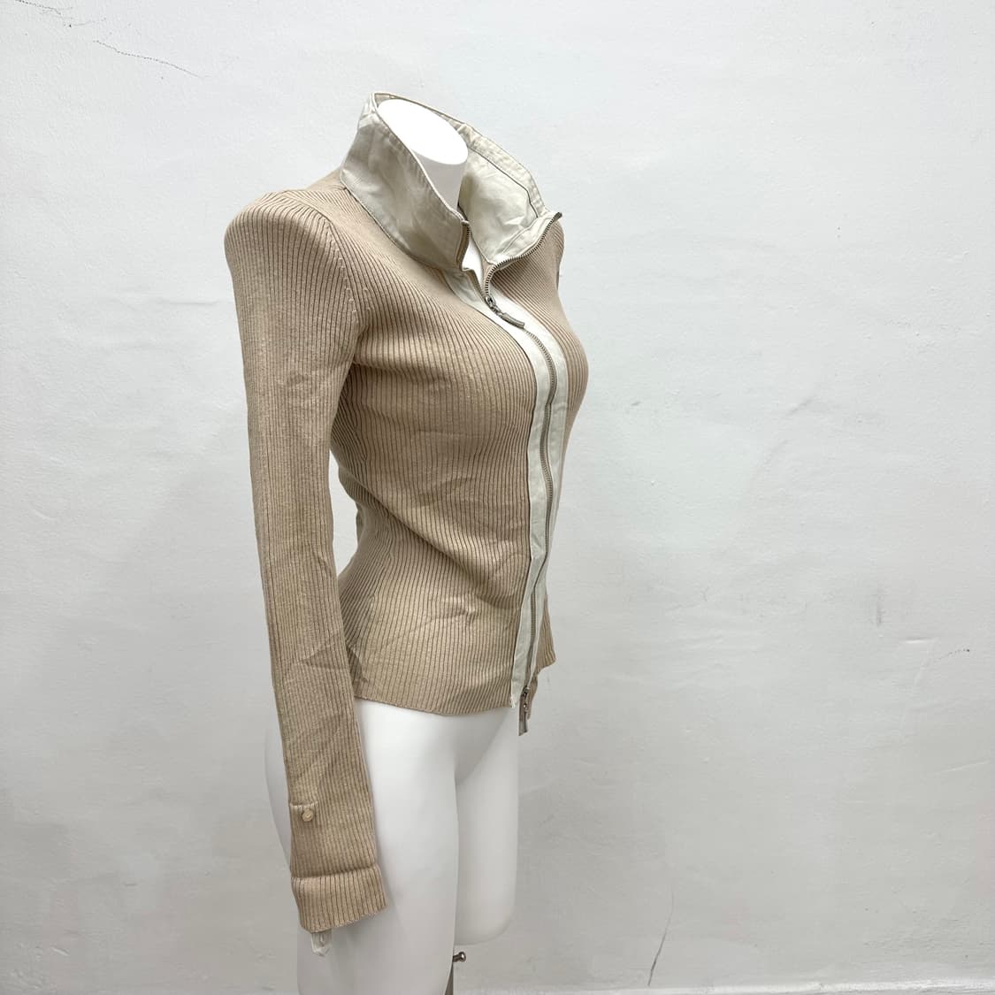 case beige detail zip 상품이미지2