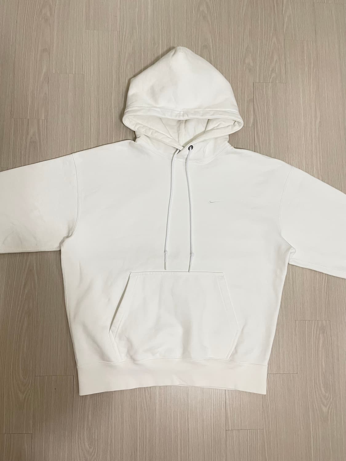 나이키 NGR 솔로 스우시 플리스 풀오버 후드티 화이트 상품이미지1