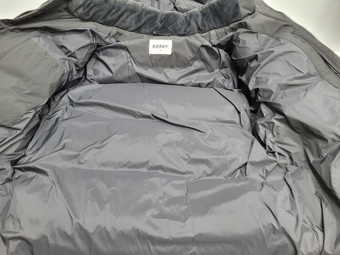 NERDY 널디 백로고 후드 다운 롱 패딩 / S 블랙 (수선)
 상품이미지8