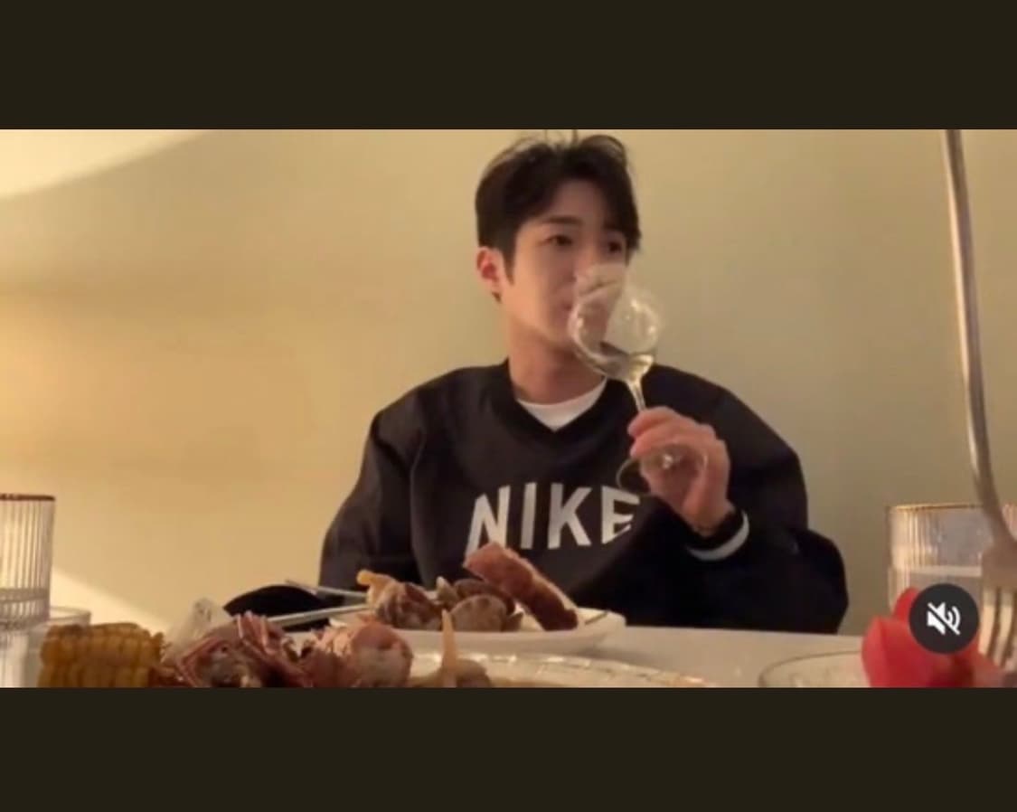 김현우 나이키 sb 맨투맨 상품이미지7