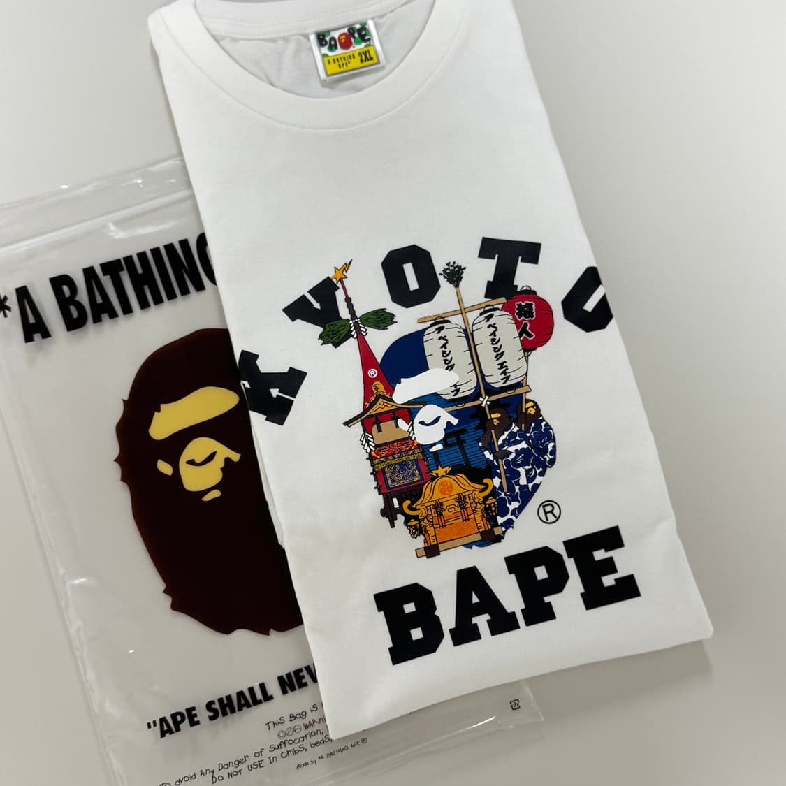 [XL, 2XL] 베이프 컬리지 로고 티셔츠 교토 한정 상품이미지3