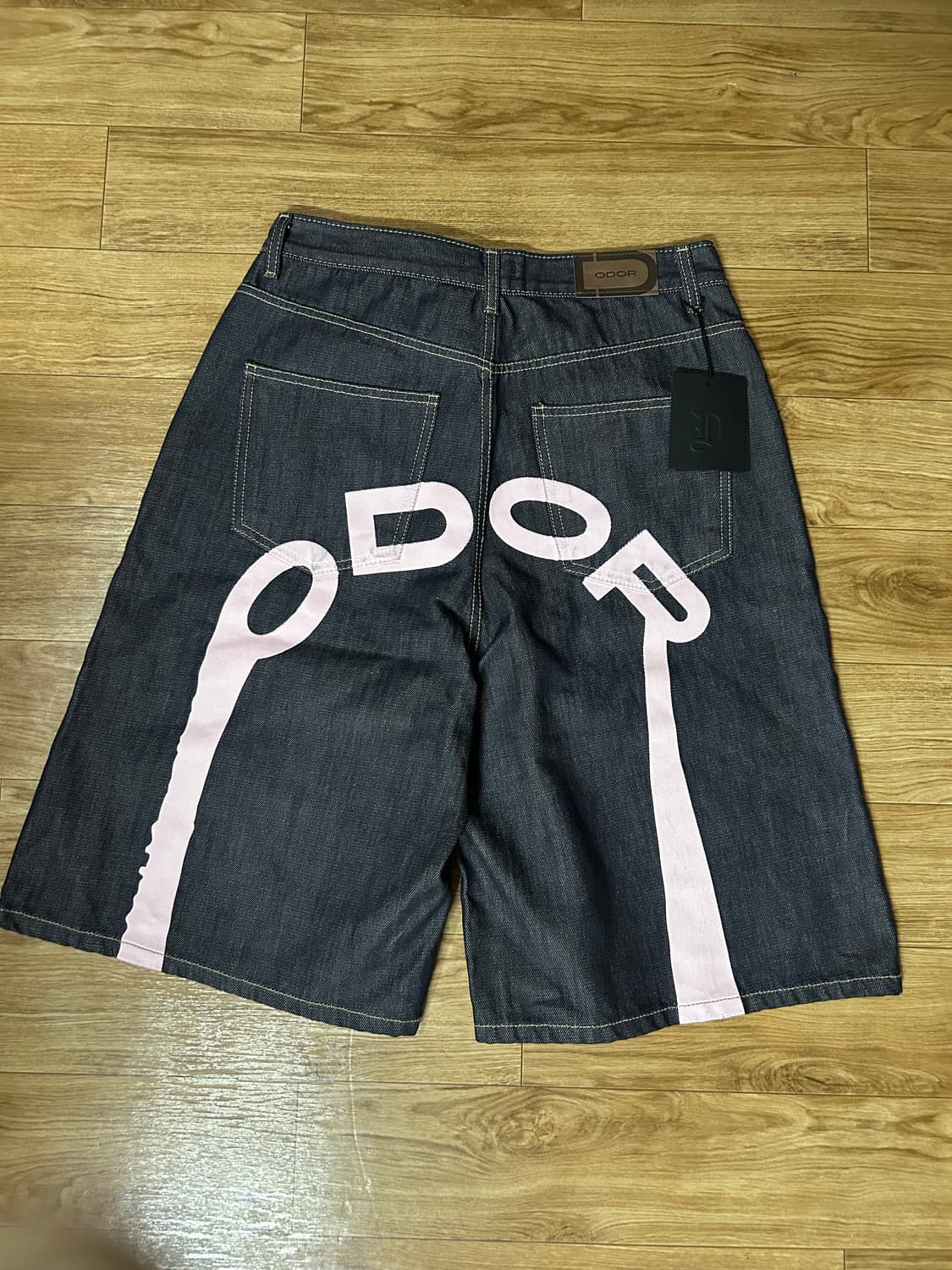 오도어 로고 드롭 버뮤다팬츠 상품이미지2