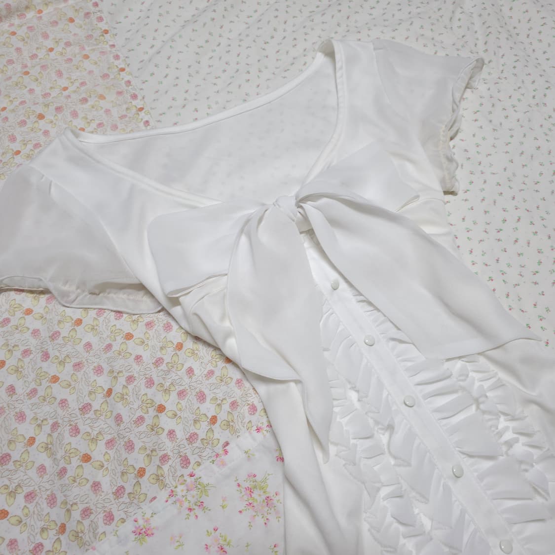 빈티지 화이트 프릴 로걀 레이스 빅 리본 로걀탑 히메갸루 리즈리사깔 상품이미지3