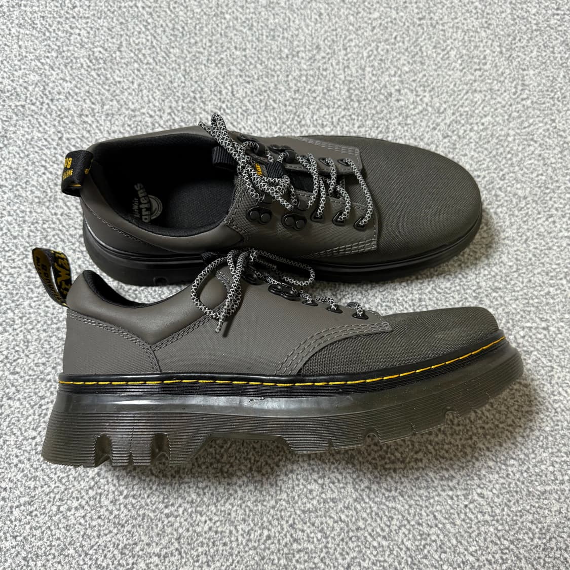 [정가 25만원] 닥터마틴 타릭 로우 UK10 290 상품이미지6