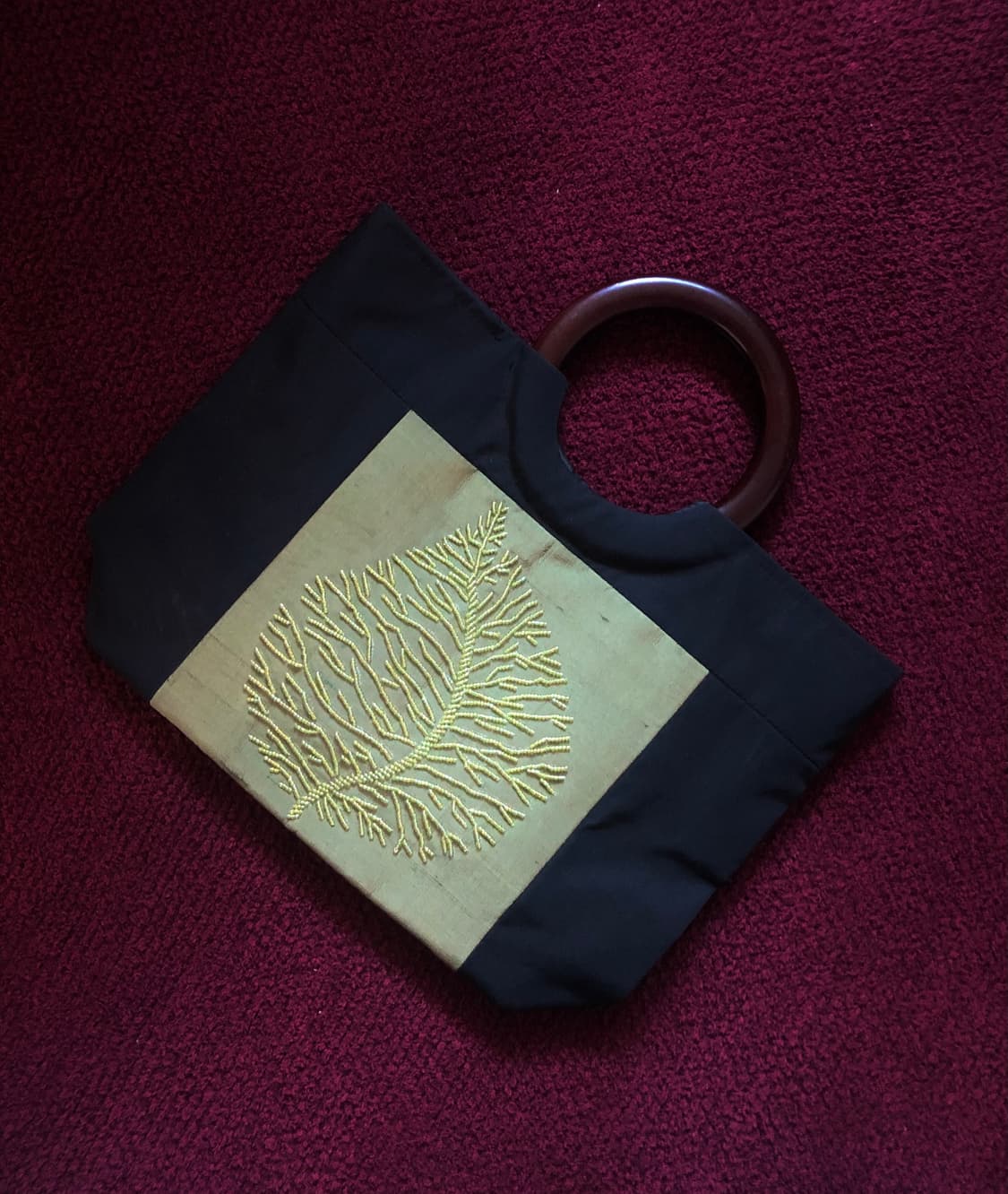 Wood Handle Embroidered Tote Bag 상품이미지1