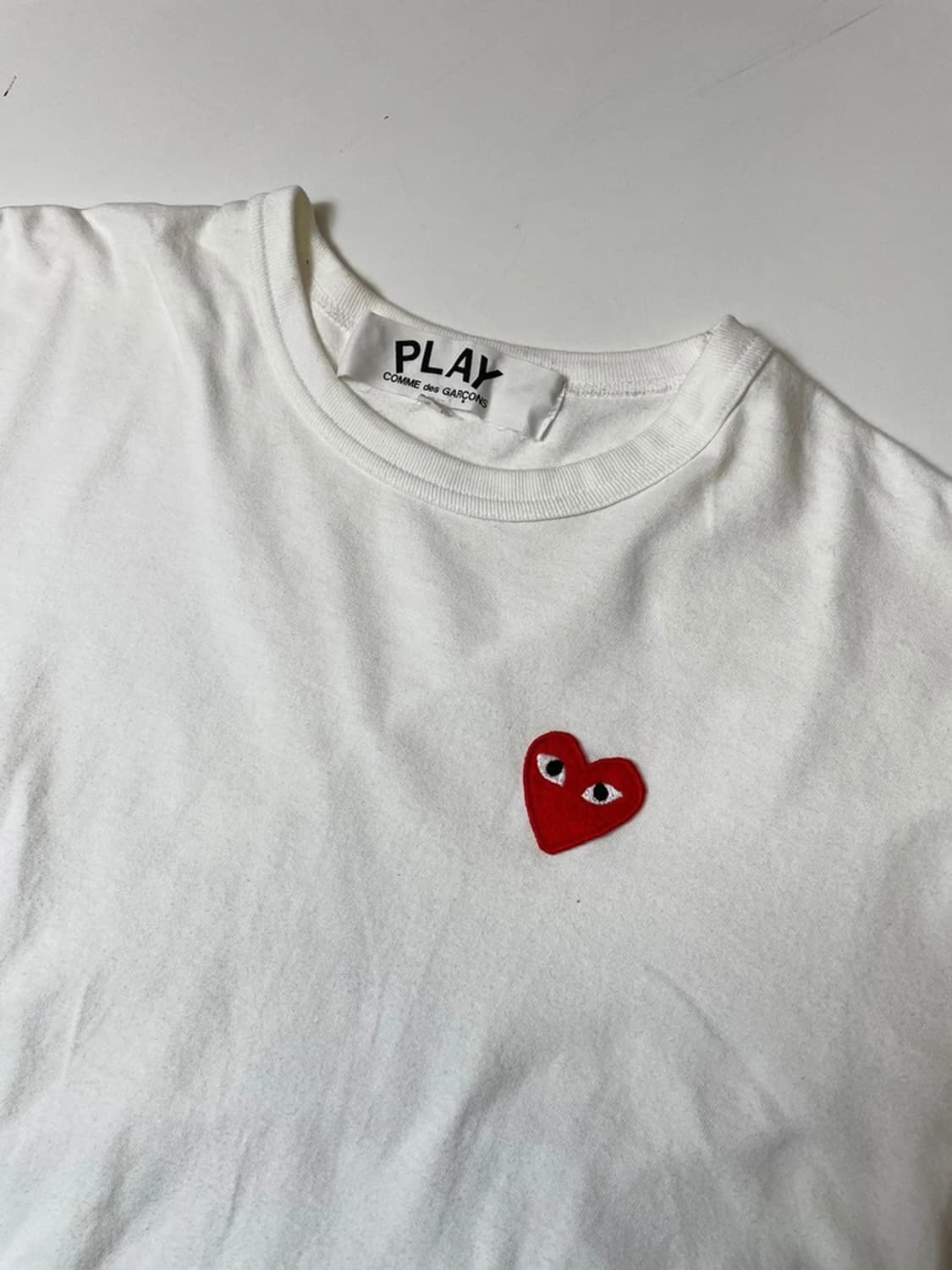 꼼데가르송 레드 하트 와펜 반팔 티셔츠 PN9647 상품이미지3