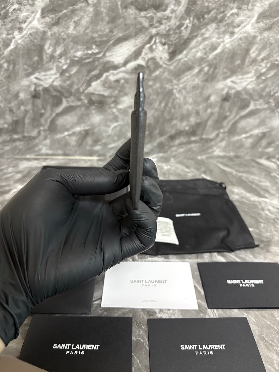 입생로랑 그랑 드 뿌드르 엠보스드 카드지갑 상품이미지4