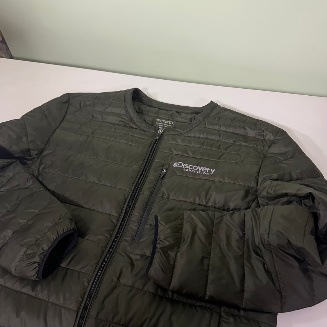 M-L 디스커버리 카키 기본로고 U넥 덕다운 경량점퍼 상품이미지1
