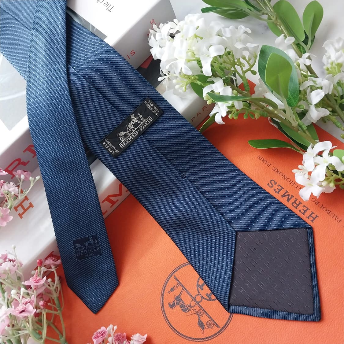 에르메스 실크 블루 도트 패턴 넥타이 8.9cm A+등급 K2232
 상품이미지6