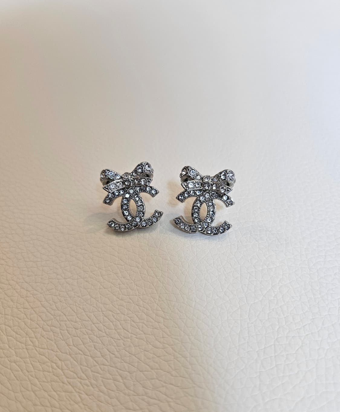 샤넬 리본 보석CC 귀걸이 실버 업사이클링 상품이미지4
