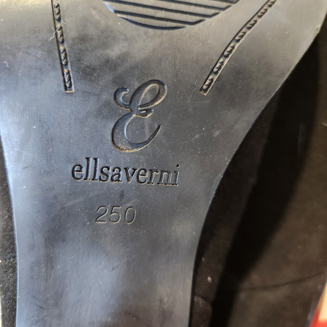 “블랙 스웨이드 × 레드힐 포인트✨ 엘사베리니 앵클부츠 (250)”
 상품이미지7