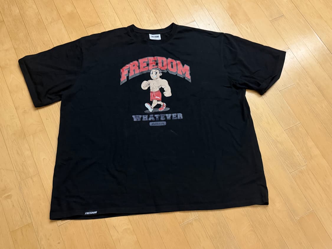 프리덤 워킹 맨 프린팅 티셔츠 (블랙) 상품이미지1