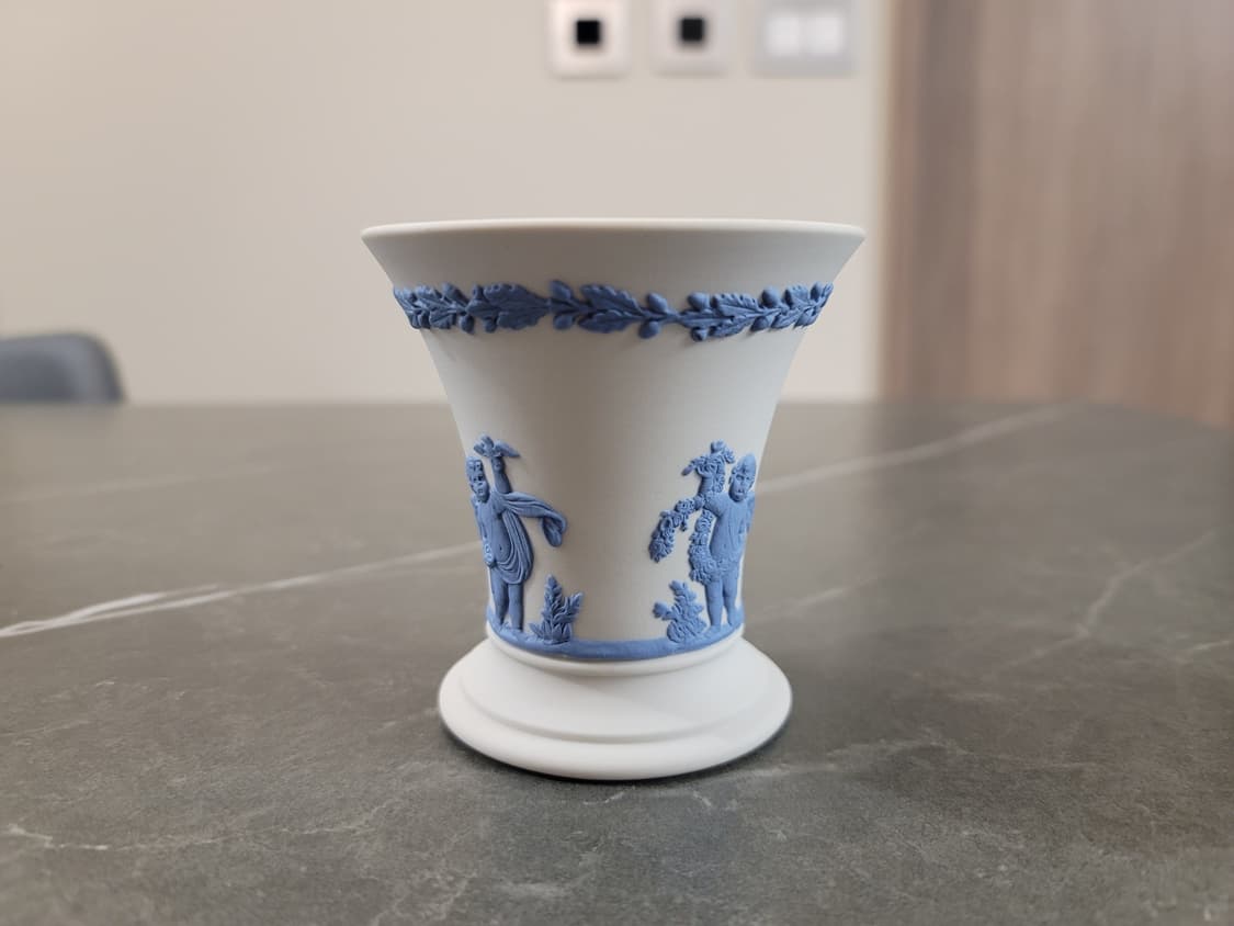 웨지우드 제스퍼웨어 라벤더 온 크림 화병 상품이미지2