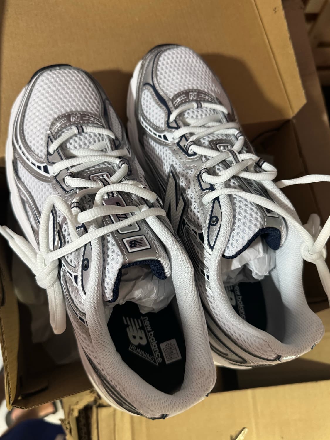 뉴발란스 운동화 740 메탈릭 네이비 260🧡 상품이미지3