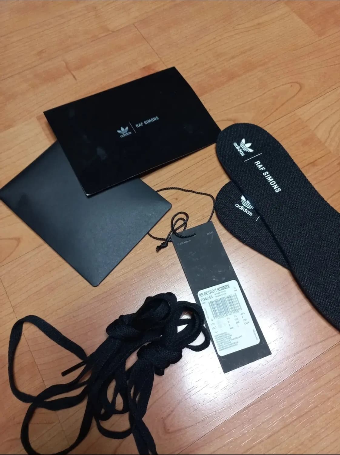 라프시몬스 아디다스 디트로이트 러너 블랙 상품이미지10