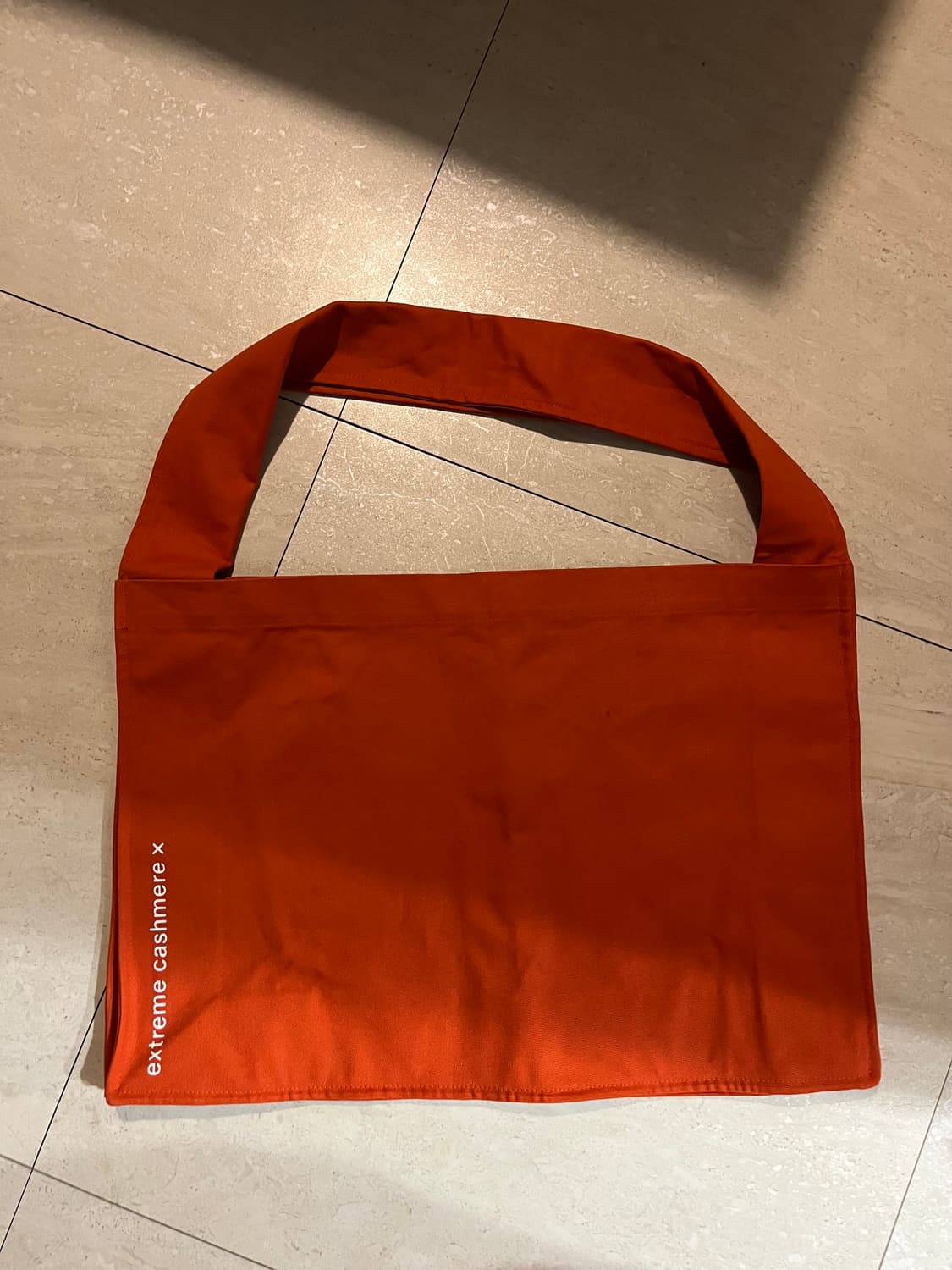 (새상품) 익스트림 캐시미어 에코백 상품이미지1