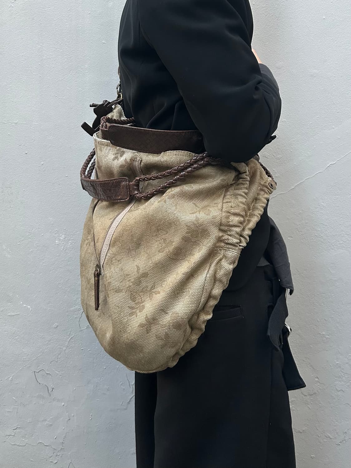 *rare design* 오리엔탈 레더 디테일 베이지 크로스백 상품이미지1