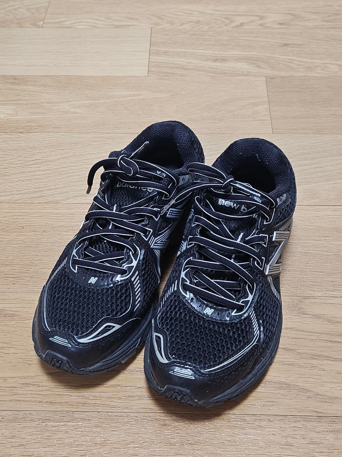 뉴발란스 860v2 블랙 그레이

235 상품이미지2