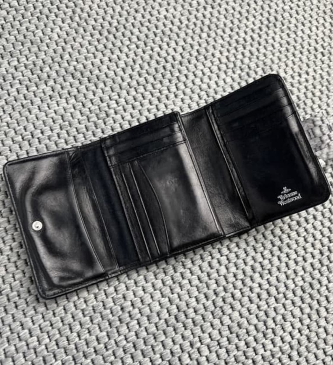 비비안 에나멜 반지갑 상품이미지3