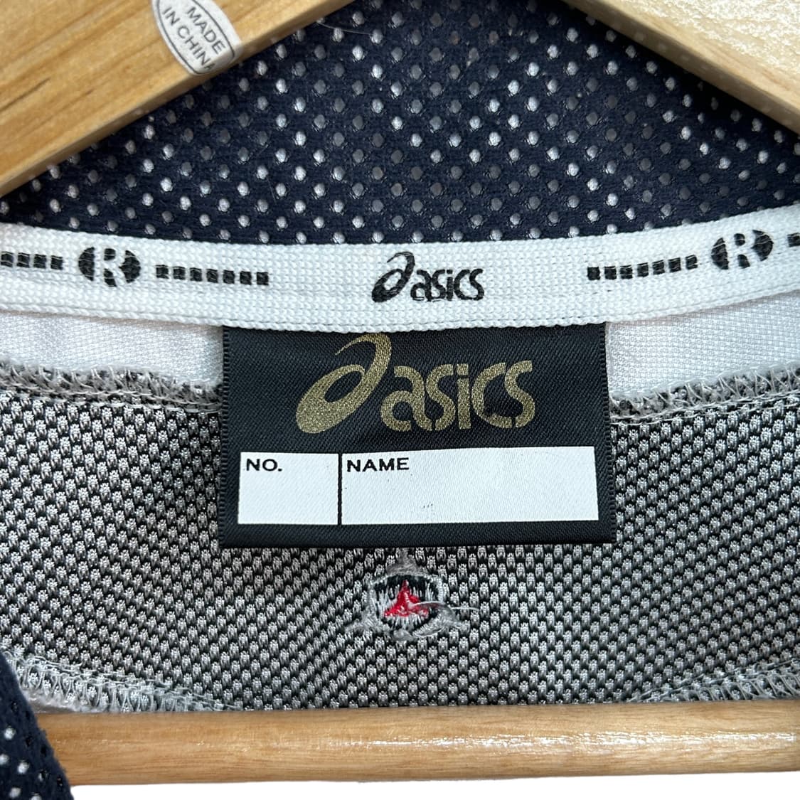 아식스 화이트 네이비 포인트 바람막이 상품이미지5