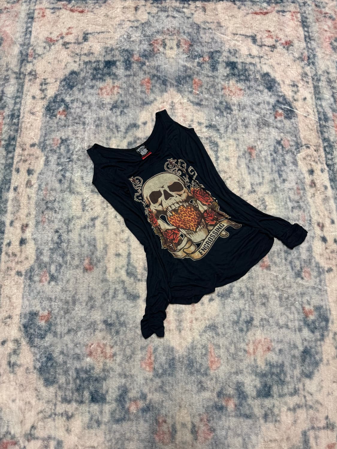 Dig deep off shoulder skull rayon cut se 상품이미지1