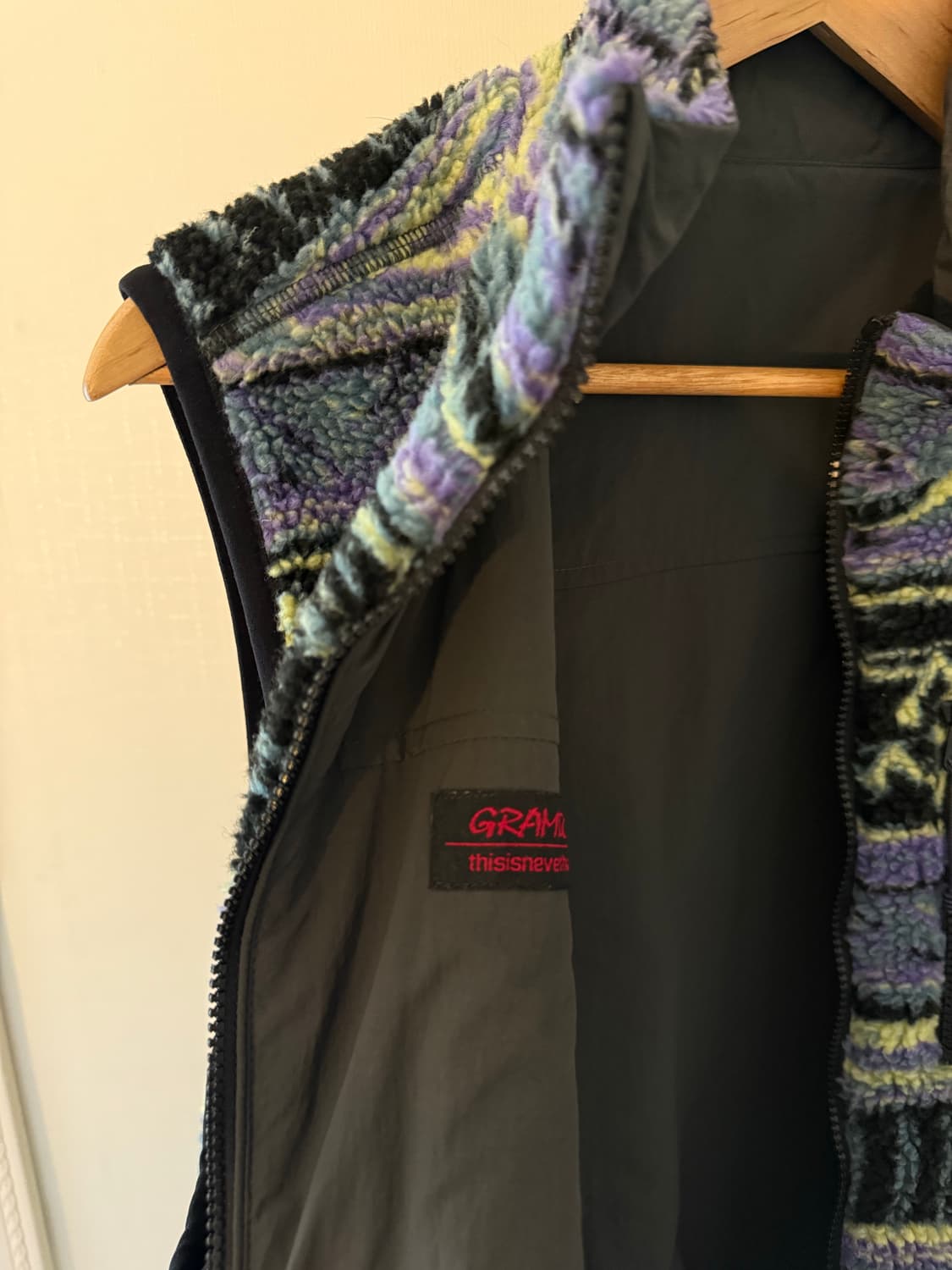 디스이즈네버댓 x 그라미치 리버시블 플리스 베스트 멀티 상품이미지2