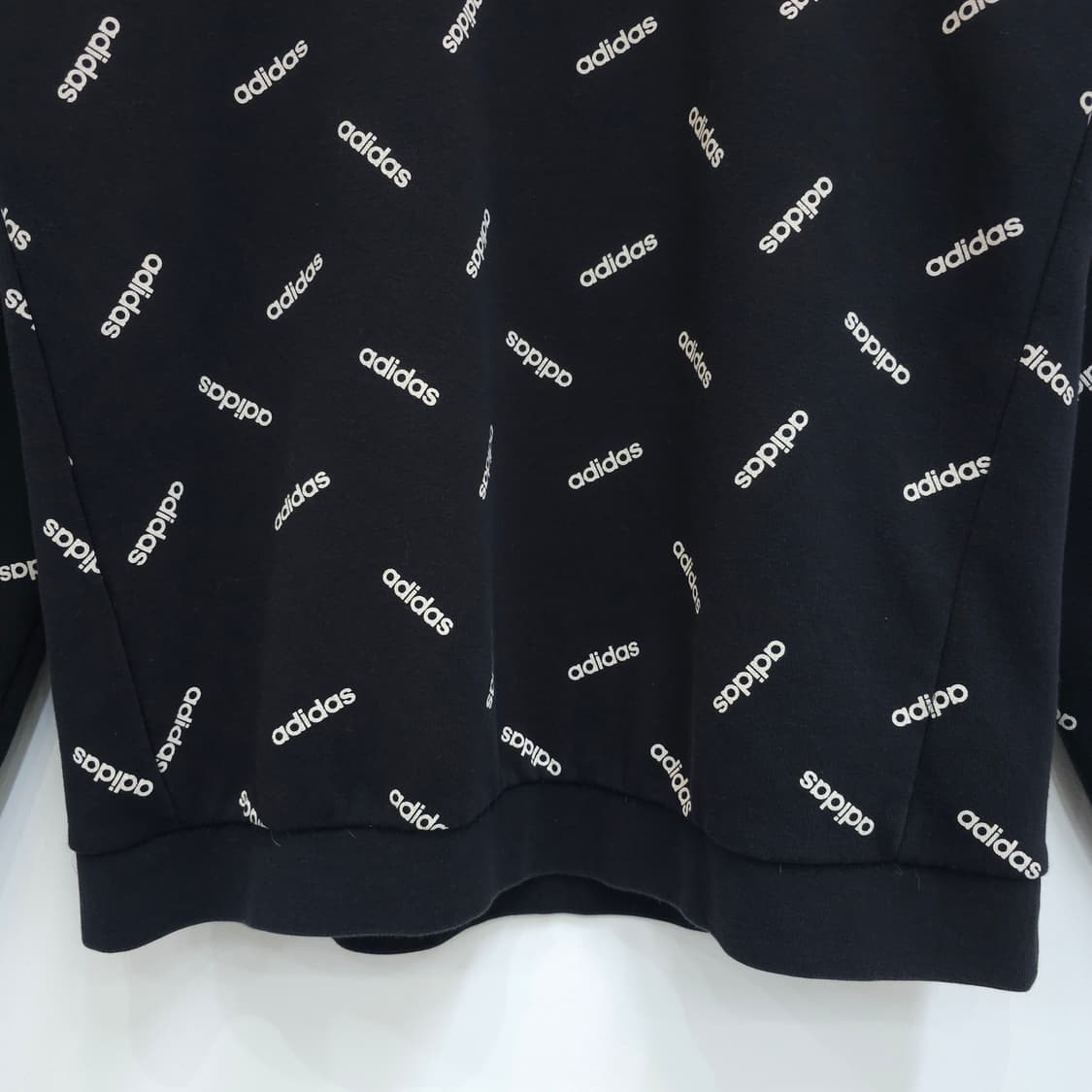 아디다스 로고 맨투맨 스웻셔츠 상품이미지3
